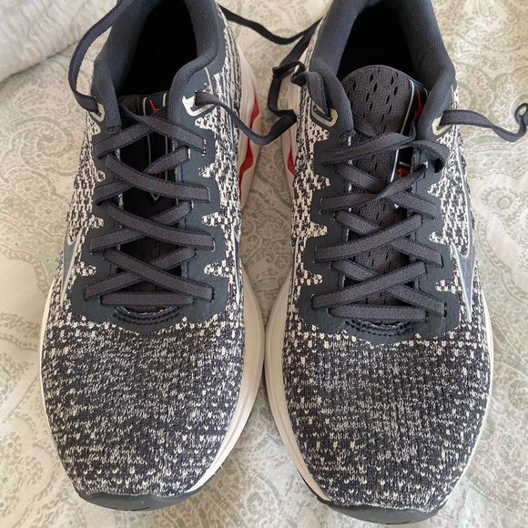 Mizuno Wave Inspire 17 Running Shoes - Picture 6 of 8